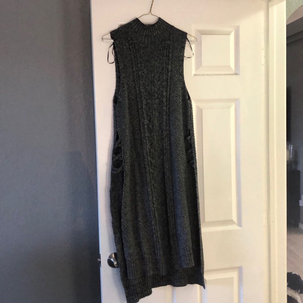 Silver Jean Co. sleeveless sweater (Sabrina)